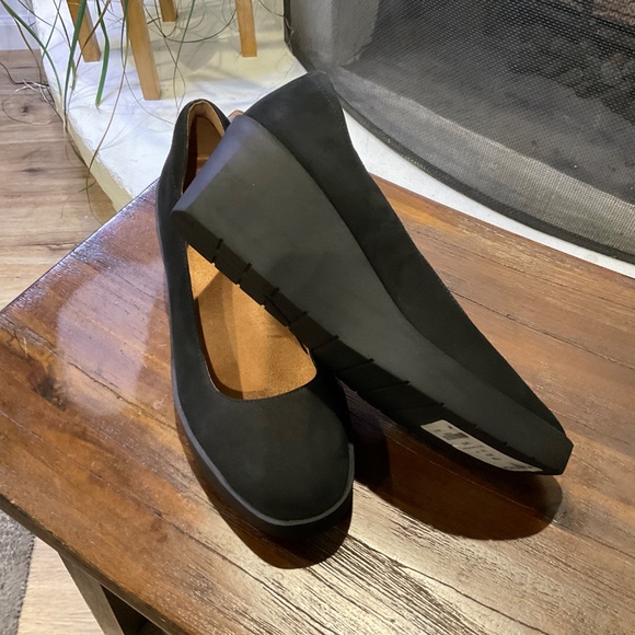 Vionic Women's Sereno Wedge Slip On size 7 - Picture 3 of 9